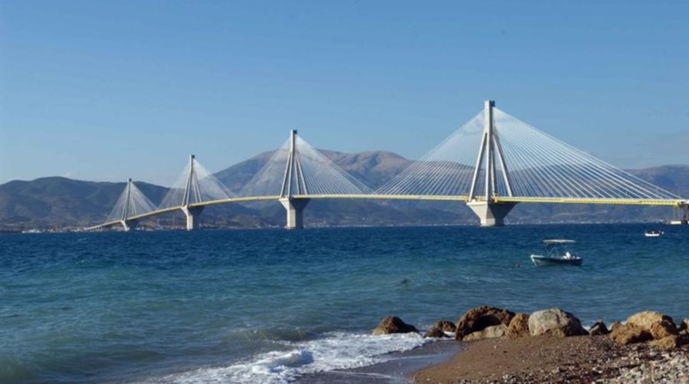 Έκλεισε η γέφυρα Ρίου-Αντιρρίου για λόγους ασφάλειας εξαιτίας του χιονιά