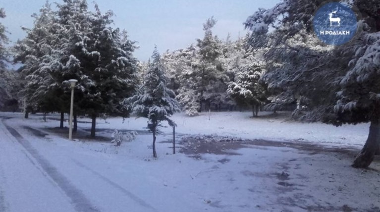 Στα  λευκά «ντύθηκε» η Ρόδος- Δείτε εικόνες
