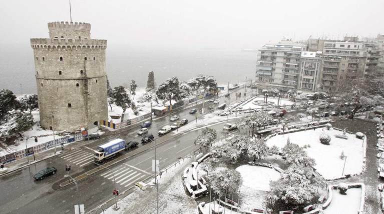 Χωρίς νερό η Θεσσαλονίκη, χωρίς θέρμανση η Πτολεμαϊδα-Χάος από τον χιονιά