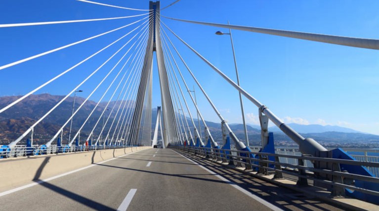 Ταυτοποιήθηκε η σορός της γυναίκας που έπεσε από τη γέφυρα Ρίου-Αντιρρίου