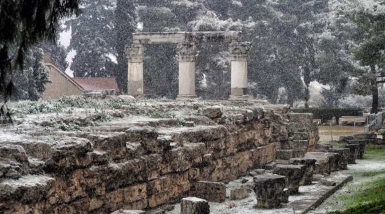 Τα μνημεία της Ελλάδας στα λευκά. Οπως δεν τα ξανάδατε ποτέ!