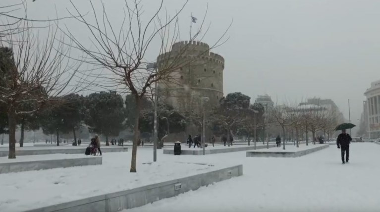 Η Θεσσαλονίκη «ντυμένη» στα κάτασπρα. Ενα υπέροχο βίντεο
