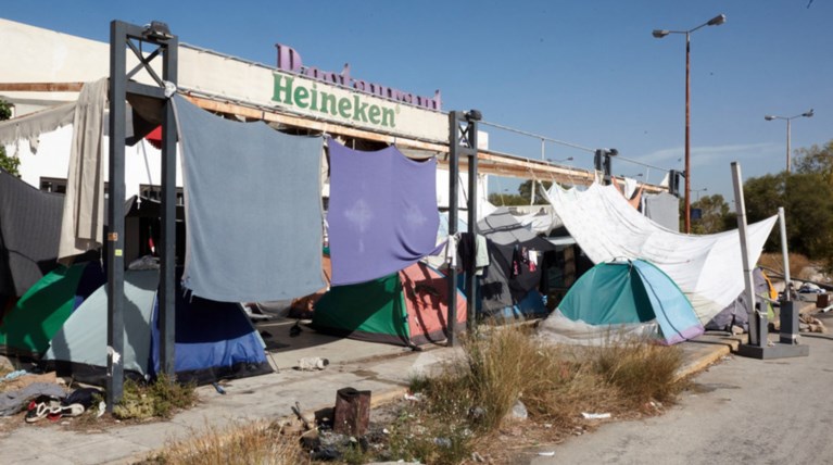 Κραυγή 2000 προσφύγων: Καθηλωμένοι στο Ελληνικό φεύγει η ίδια η ζωή μας