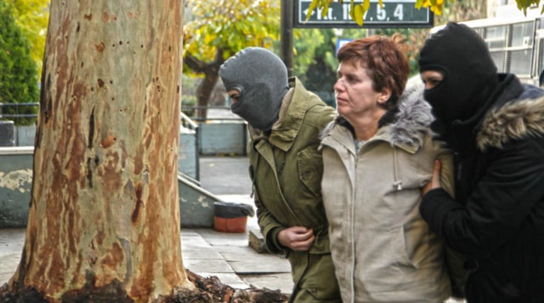 Ίχνη παλιών προκηρύξεων στο σπίτι και τον υπολογιστή της Ρούπα