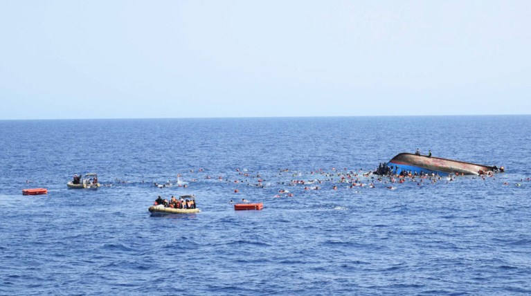 Οκτώ νεκροί σε ναυάγιο με 107 μετανάστες βόρεια της Λιβύης