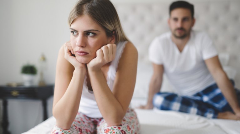Η βασανιστική αλλεργία που «χωρίζει» άδικα νεαρό ζευγάρι