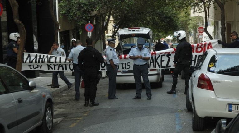 Αντιεξουσιαστές εισέβαλαν σε εκδήλωση στην ΕΣΗΕΑ