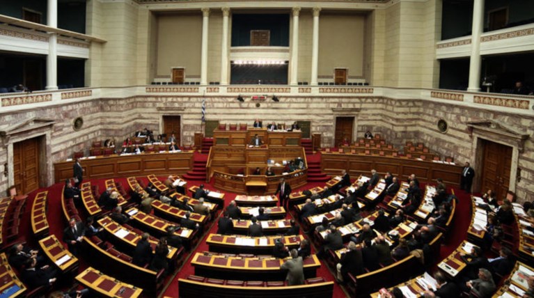 Live η μάχη των πολιτικών αρχηγών στη Βουλή