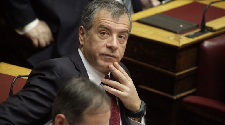 Θεοδωράκης: Στόχος του ΣΥΡΙΖΑ να δώσει τον ΔΟΛ στον Μπόμπολα