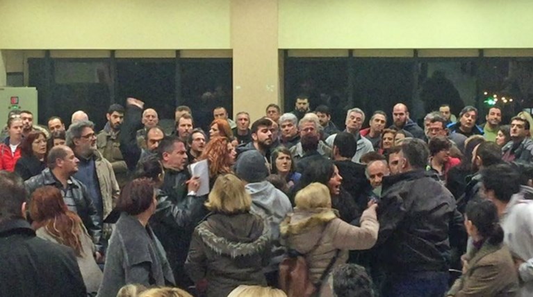 Ενταση στο δημ. συμβούλιο Περάματος για τα προσφυγόπουλα