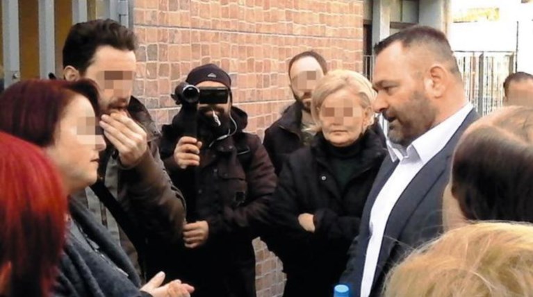 Κυβέρνηση για το Πέραμα: Τα προσφυγόπουλα θα πάνε στο σχολείο