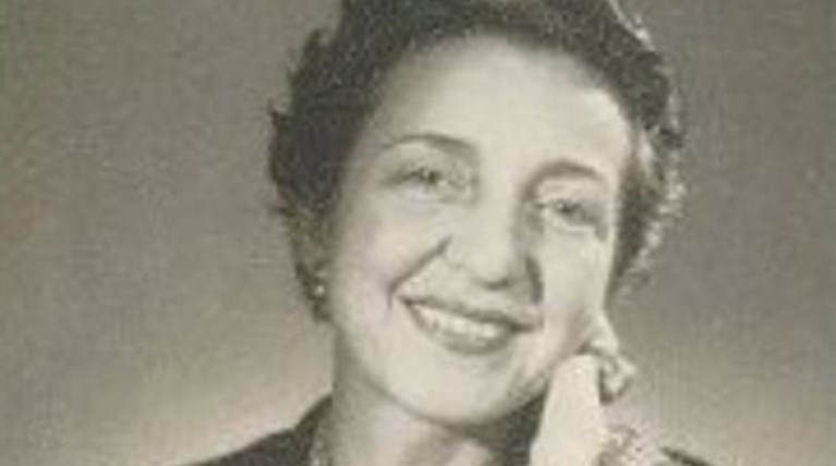Δόρα Στράτου, η γυναίκα που διέσωσε τους ελληνικούς παραδοσιακούς χορούς