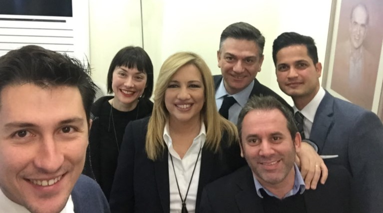Τα νέα πρόσωπα στην επικοινωνία του ΠΑΣΟΚ, σέλφι με την Φώφη