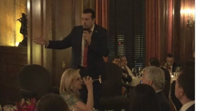 Ο Ν.Παππάς έσπασε στις ΗΠΑ τον κώδικα Τσίπρα: φόρεσε γραβάτα