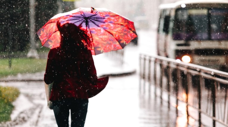 Aλλάζει ο καιρός σήμερα, έρχονται βροχές και καταιγίδες
