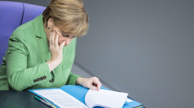 Bloomberg: Η Μέρκελ διαβάζει Playboy για να καταλάβει τον Τραμπ