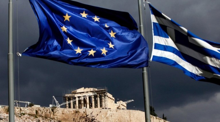 FAZ: Ο κόφτης στις συντάξεις ξεκλείδωσε τα μέτρα για το χρέος