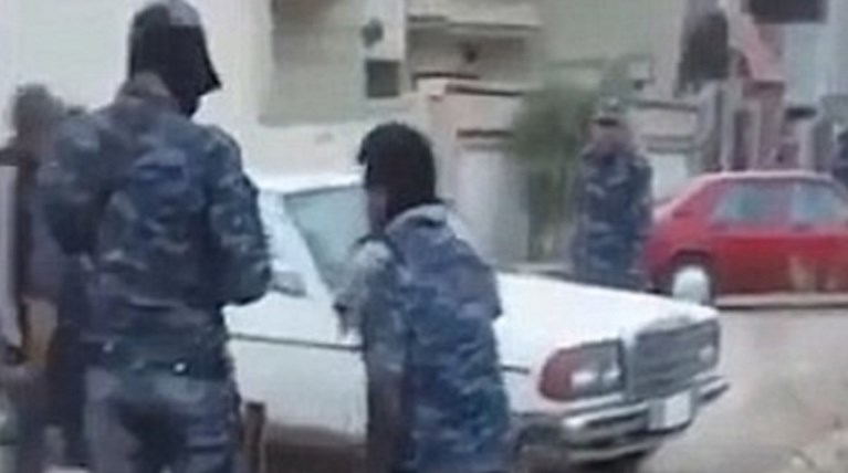 Ιρακινοί στρατιώτες χτυπούν και εκτελούν τρεις τζιχαντιστές