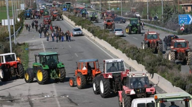 Με τα τρακτέρ ...αναμμένα οι αγρότες στη βόρεια Ελλάδα