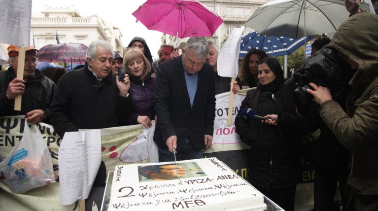 Η διαμαρτυρία της ΠΟΕΔΗΝ: Ο Πινόκιο, η τούρτα και τα λογοκριμένα πανό