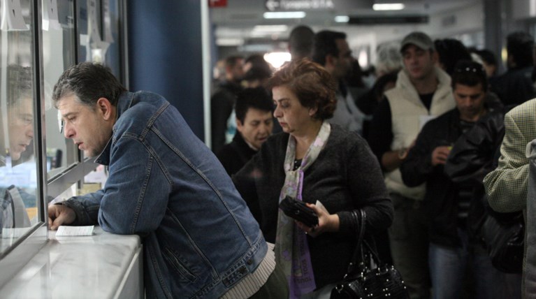«Στενάζουν» επαγγελματίες και μπλοκάκια από φόρους και εισφορές