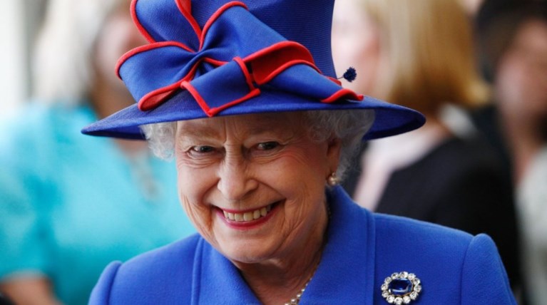 Η Ελισάβετ προκαλεί: Μπορώ να σκοτώσω τον Τραμπ και να μην πάθω τίποτα