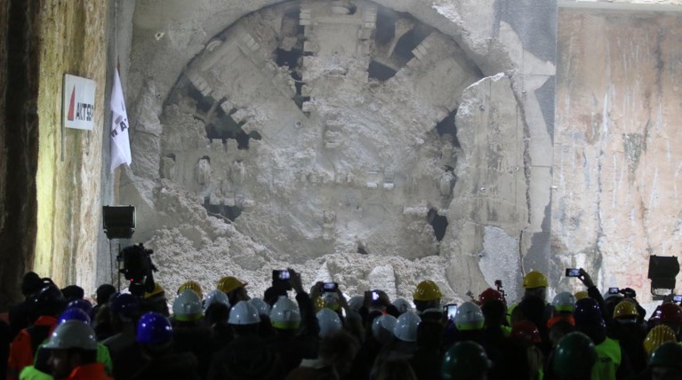 Το μετρό Θεσσαλονίκης απέκτησε την πρώτη σήραγγα [Εικόνες]