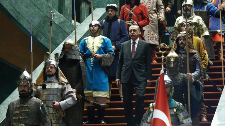 Στα χέρια του Ερντογάν η συνταγματική τροπολογία που θα τον κάνει σουλτάνο