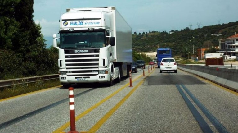 Ιωάννινα: Νεκρός ο οδηγός της νταλίκας που έπεσε σε γκρεμό