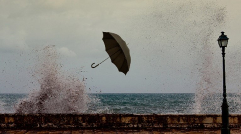 Aλλάζει ο καιρός: Ερχονται βροχές, καταιγίδες και πτώση της θερμοκρασίας