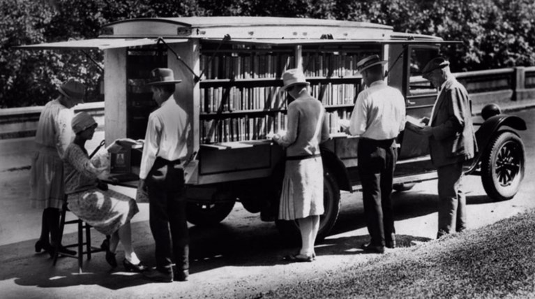 Οταν οι πρωτοποριακές βιβλιοθήκες του παρελθόντος είχαν ρόδες [Εικόνες]