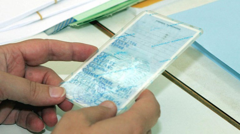 Πιέσεις από τους Αμερικανούς για τη νέα ταυτότητα - τσιπάκι