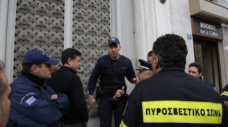 «Έφοδος» ενστόλων στο γραφείο του Χουλιαράκη, ζητούν συνάντηση