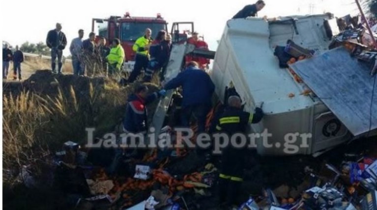 Σοβαρό τροχαίο με δυο νταλίκες στην εθνική Αθηνών -Λαμίας