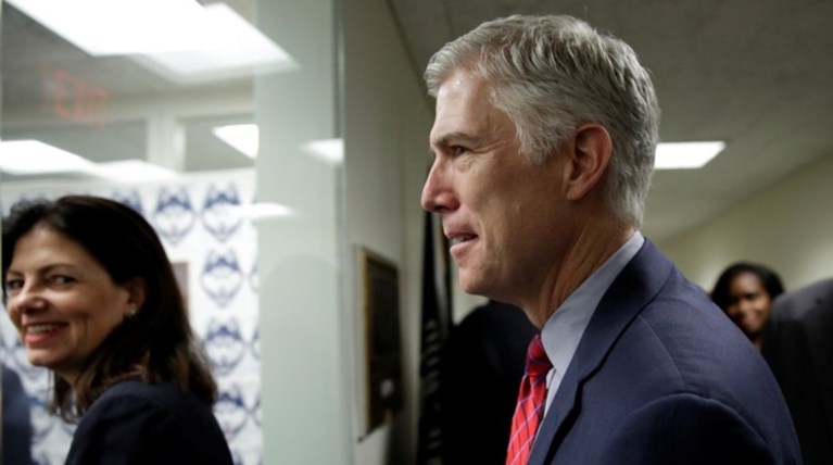 Πήρε αποστάσεις από τις δηλώσεις Τραμπ ο υποψήφιός του