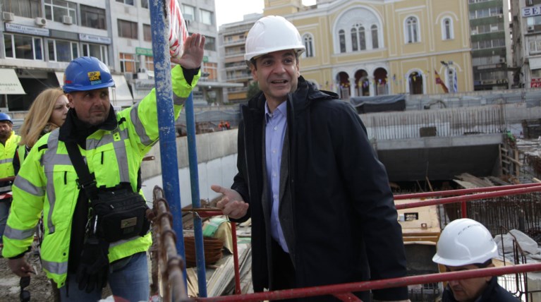 Περιοδεία Μητσοτάκη στον Πειραιά, επίσκεψη στα έργα του μετρό