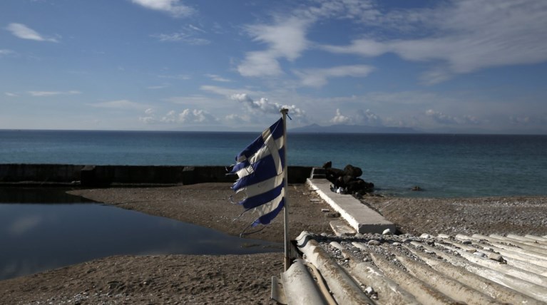 Economist: Το φάντασμα του Grexit πλανάται και πάλι πάνω από την Ελλάδα