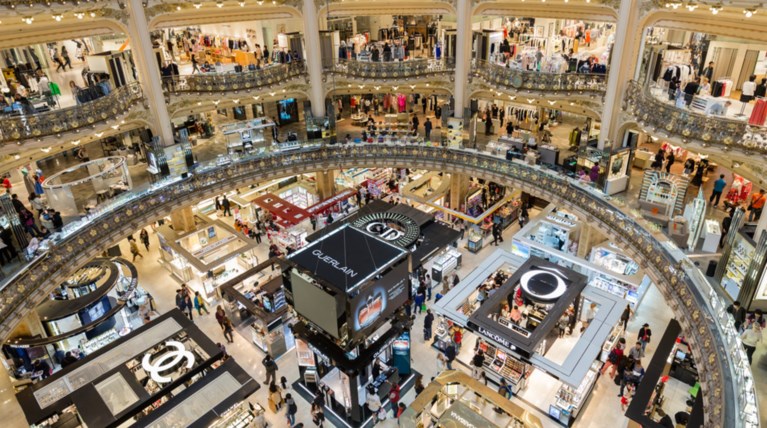 Σάλος από την «εκδίωξη» πελάτισσας από το Galeries Lafayette