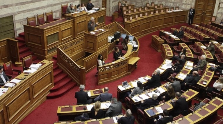 Πέρασε και το επίμαχο άρθρο για την ελληνική ιθαγένεια