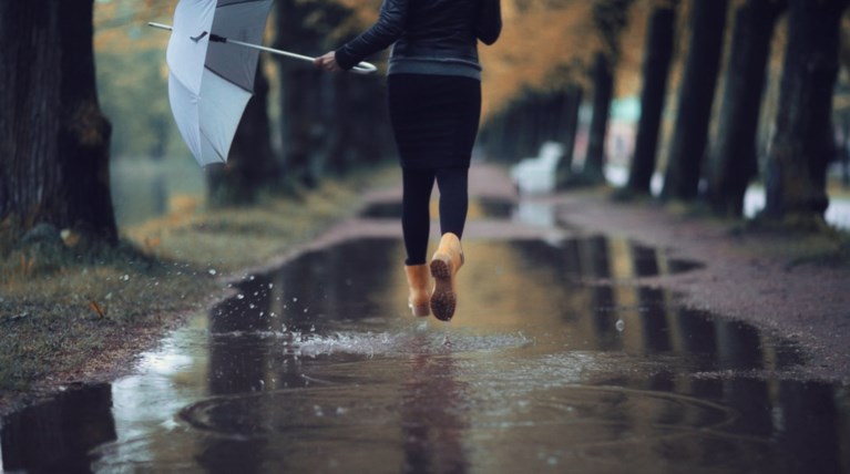 Συννεφιά, βροχές και ολίγον από ...καταιγίδες για σήμερα