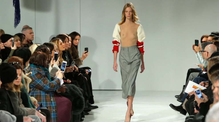 NY Fashion Week με πολιτικό μήνυμα. Το μεγάλο χαστούκι της μόδας στον Τραμπ