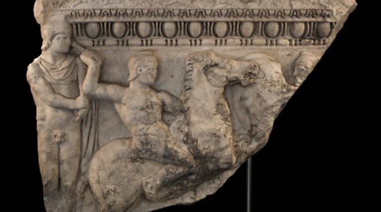 Επαναπατρίζεται στην Ελλάδα τμήμα σαρκοφάγου που είχε κλαπεί το '88