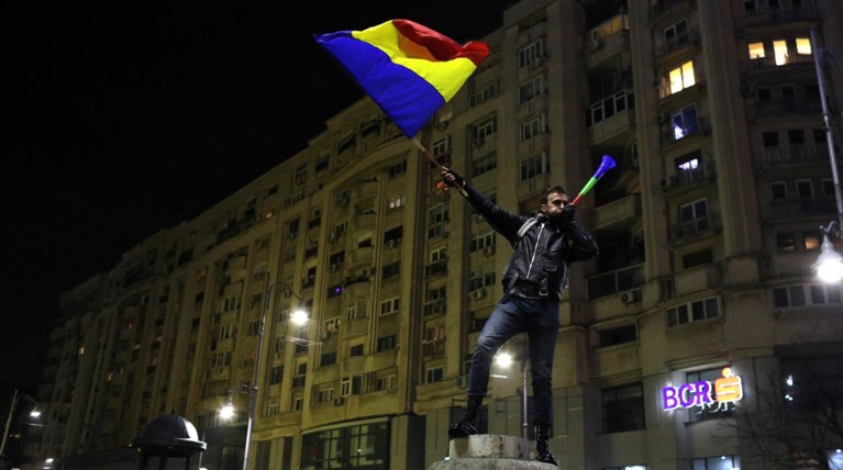 Χιλιάδες διαδηλώνουν κατά της κυβέρνησης στο Βουκουρέστι