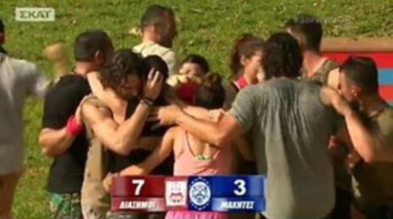 Φλερτ στο Survivor: Ποιοι παίκτες απομονώθηκαν στην άκρη της παραλίας