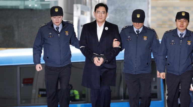 Ενταλμα σύλληψης του πρόεδρου της Samsung για διαφθορά