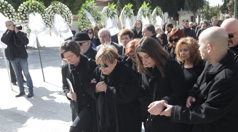 Το τελευταίο αντίο στον Δημήτρη Μυταρά - Δημοσία δαπάνη η κηδεία του