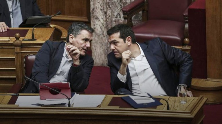 Τα επικοινωνιακά παιχνίδια και τα νέα αδιέξοδα μετά το Eurogroup