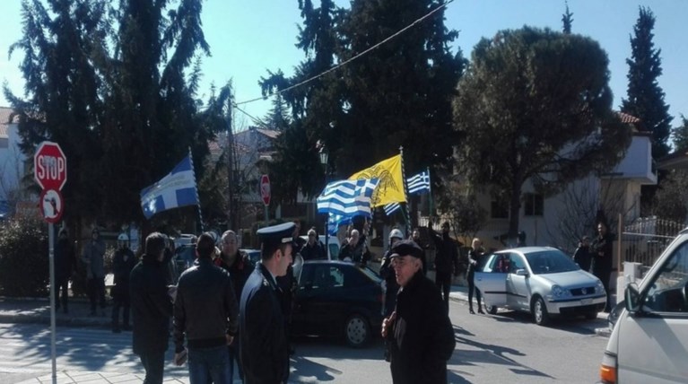 Ακροδεξιοί έκλεισαν το δημαρχείο Ωραιοκάστρου