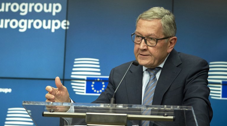 Ρέγκλινγκ: Η Ελλάδα θα βγει στις αγορές στα μέσα του 2018