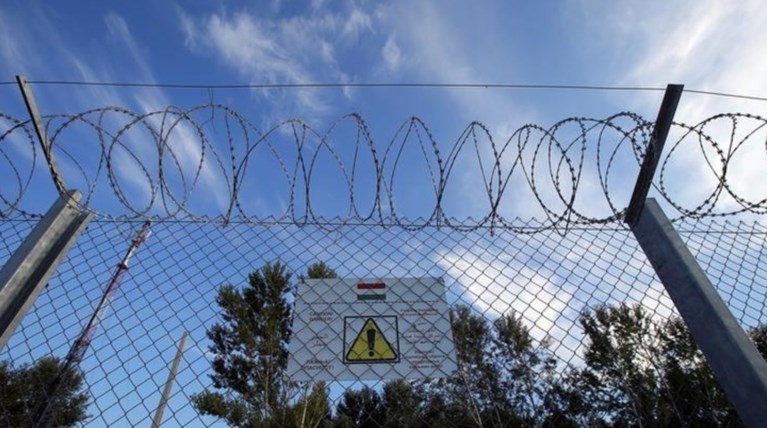 Ουγγαρία: Χτίζει νέο φράχτη κατά των μεταναστών με τεχνολογία ηλεκτροσόκ